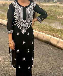 Chiknkari Kurti