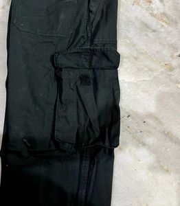 BLACK STRAIGHT FIT CARGOS 32