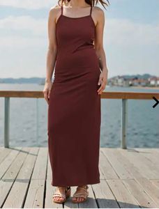 Burgundy bodycon dress