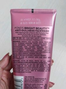 Pond&#39;s Bright Beauty Facewash
