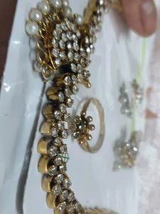 Jewellery Set with earrings and Ring