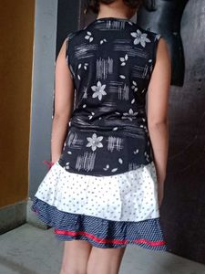 Girl&#39;s Top and Skirt Set