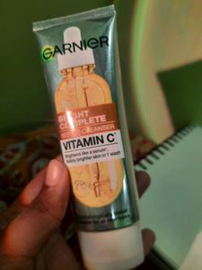 Garnier Vit C Serum Face Wash
