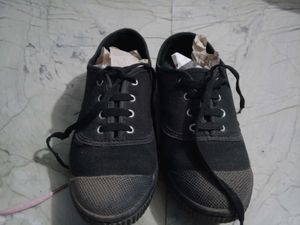 Black school shoes for girls and boys size 5