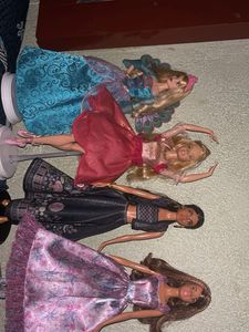 Vintage Barbie Dolls Lot of 4