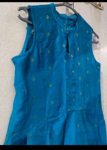 sale Blue Sleeveless kurti
