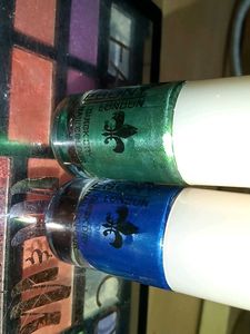 Glitter Eye Shadow With 2 Nail Paints