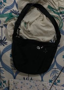 Savana Black Sling Bag