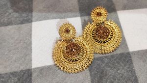 Beautiful Golden Earrings Piece 😍