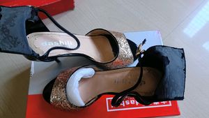 Dazzling Golden Heels 👠🌞