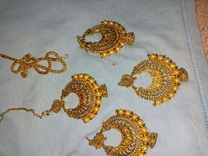Brand New Pearl Jodha Akbar Jwellery Set With Earrings And Mang Teeka