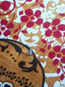 Elegant Ring with Sparkling Detail