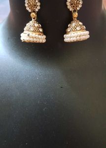 new pack of 2 Earrings