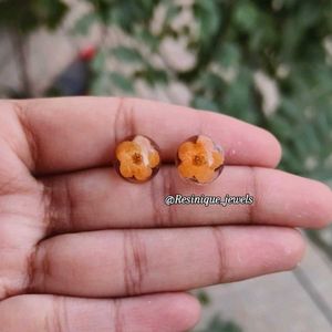 Shyest Bloom Stud 🧡