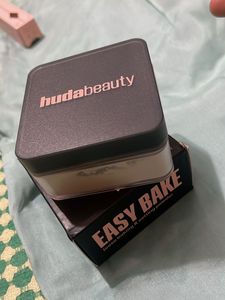 Huda Beauty Easy Bake Powder