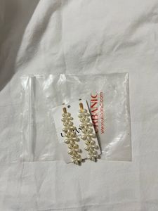 Urbanic Floral Pearl Hair Clips