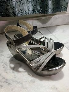 Beautiful Silver Partywear Wedges