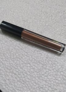 Huda Beauty Liquid Highlighter.