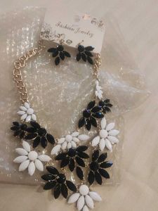 Black &amp; White Floral Jewelry Set