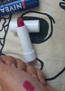 Beauty Babes Up For Grabs!