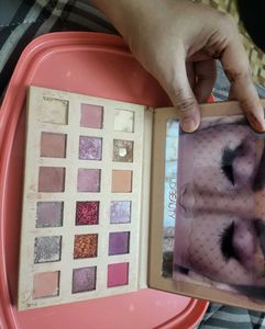 Huda Beauty Eyeshadow Palette