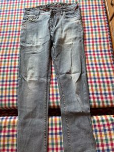 T shirt with jeans combo