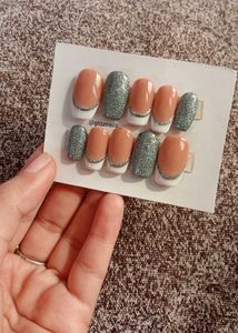 PRESS ON NAILS💅