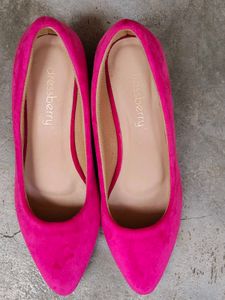 Dressberry Pink Velvet Pointed Toe Pumps