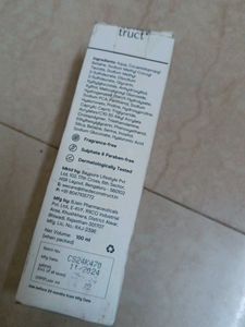 deconstruct Hyaluronic Acid Facewash