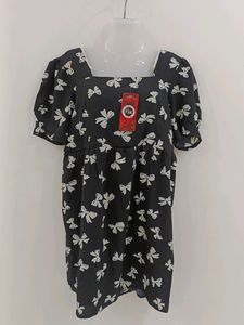 Georgette Frock With Pearls On The Neck