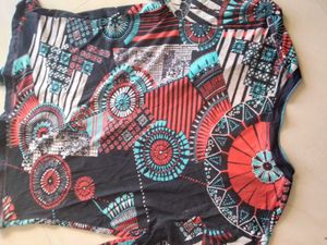 Multi-Color Printed Women&#39;s Zip-Up Top – New