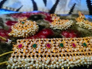 Kundan Chokar Necklace Set Earrings With Mangtika