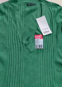 🆕✅BRAND NEW Green V-Neck Knit Top✅🆕