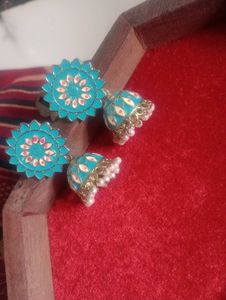 It&#39;s A Blue Colour Earing