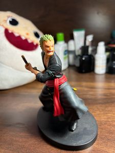Three Action Figure : Levi , Bakugo , Zoro