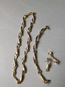 Vintage Gold-Tone Necklace &amp; Earring Set