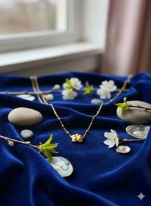 Gold Flower Pendant Necklace