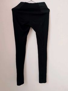 Zara Solid Black Jeggings.