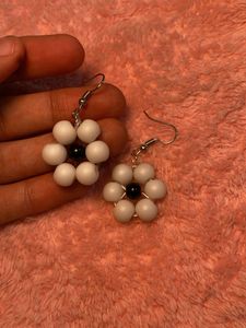 Daisy Beaded Earrings