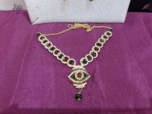 NECKLACE WITH EARRINGS