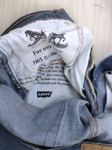 100% Authentic Vintage Levi&#39;s Jean Measure W28 L32