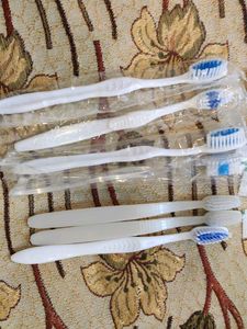Toothbrushes - Lot of 7