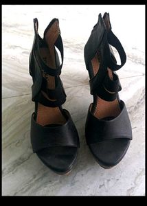 Black Platform Heels With 3pairs Of Socks