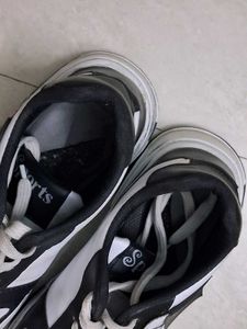 Stylish Black &amp; White Sports Shoes