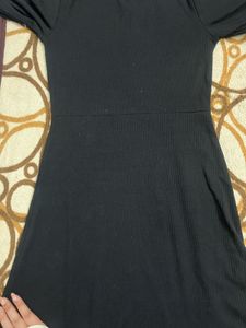 Chic Black Dress with Zipper Detail