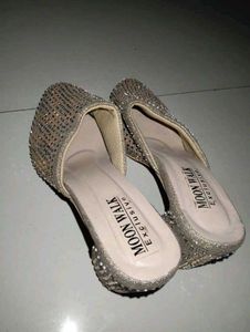Golden heels 👠