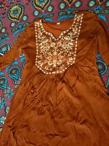 WomenEmbroidered Regular Thread Work Kurta with Tr