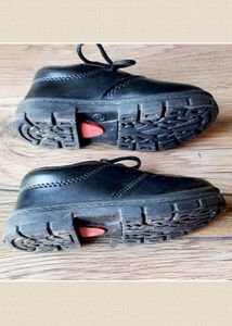 Shoes For 3 To 4 Year Boys Length 7 N 1/2 Inches