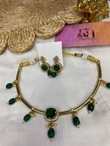 Premium Bottle Green Hasli Chocker