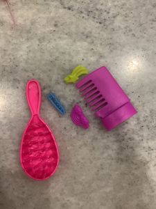 Barbie With Comb And Clips
